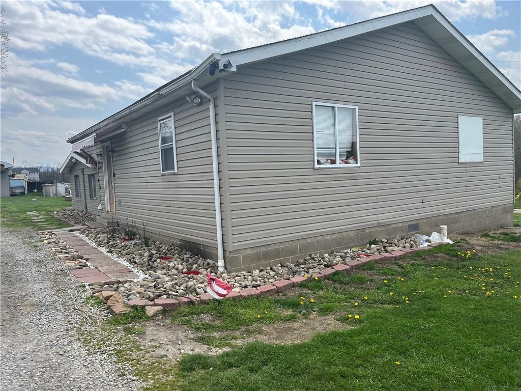 512 Dexter Rd, Upper Tyrone Twp, PA 15683 - view of home's exterior featuring a yard