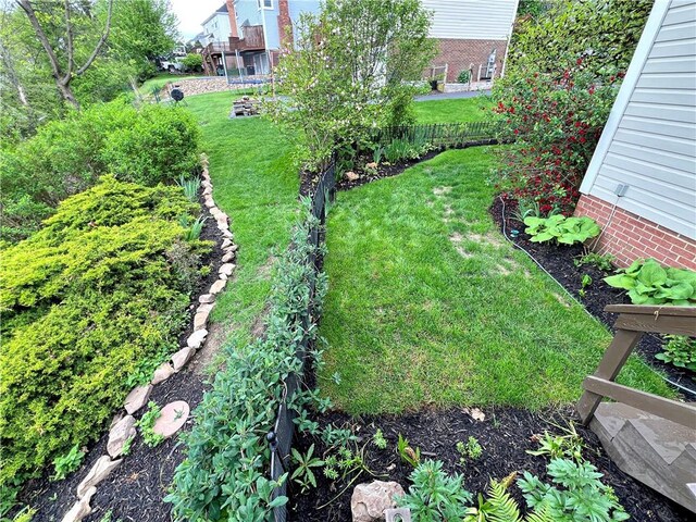 827 Boulder Dr, Bethel Park, PA 15102 - view of yard with fence