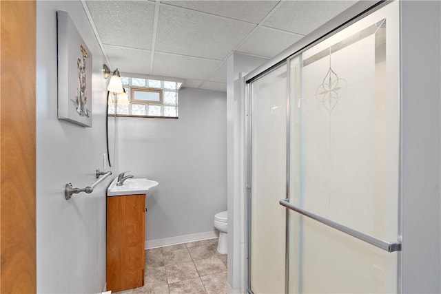 2925 Mcneal Rd, Hampton, PA 15101 - bathroom featuring baseboards, toilet, a drop ceiling, and a stall shower