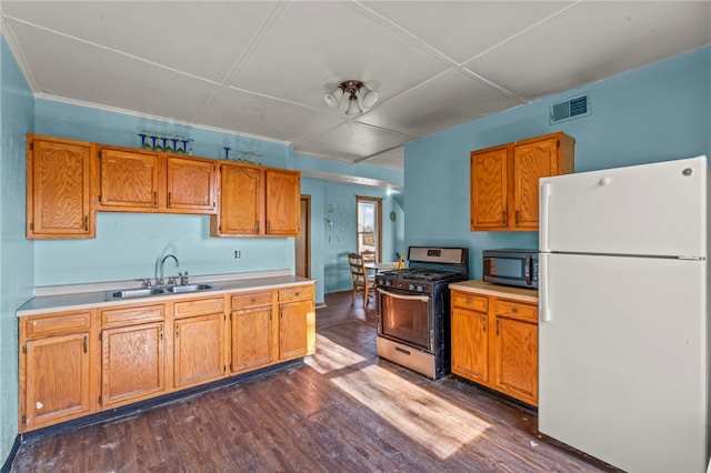 335 Queensbury Steet, Crafton Heights, PA 15205 - kitchen featuring a sink, dark wood-style flooring, visible vents, light countertops, and appliances with stainless steel finishes