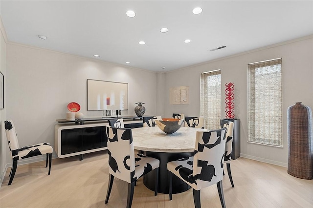 540 N Neville St Unit 402, Oakland, PA 15213 - dining room featuring recessed lighting, light wood-type flooring, visible vents, and crown molding