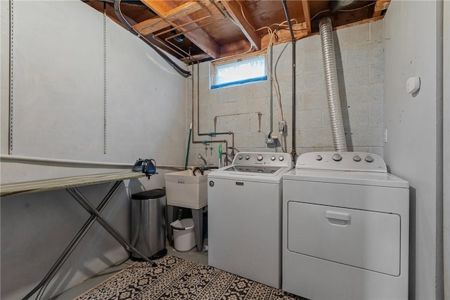2240 Chapparal Dr, Plum Boro, PA 15239 - laundry room with washing machine and dryer and laundry area