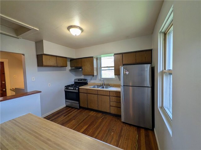 341 Ohio Ave, Clairton, PA 15025 - kitchen featuring a sink, appliances with stainless steel finishes, baseboards, under cabinet range hood, and dark wood-style floors