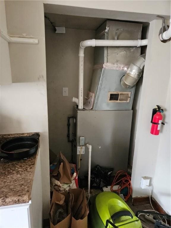 113 Ohio St, Stowe Twp, PA 15136 - utilities featuring heating unit