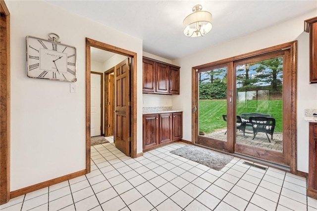 entryway with baseboards, visible vents, and light tile patterned floors