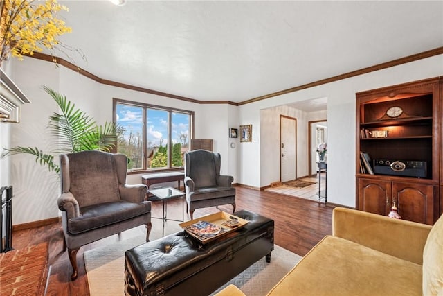 living room featuring baseboards, crown molding, and wood finished floors
