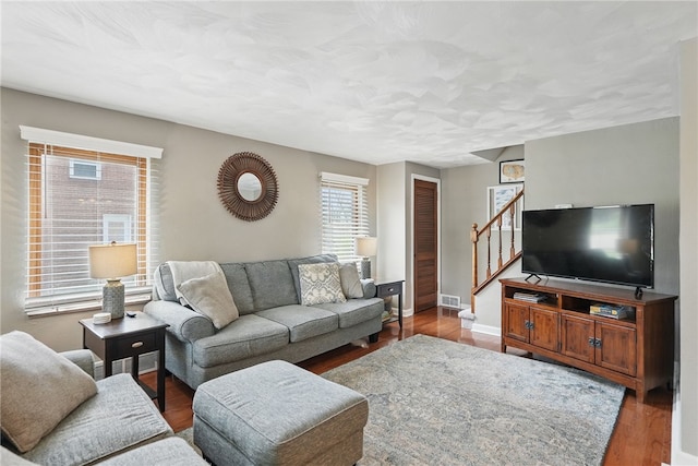 1072 Greenlawn Dr, Green Tree, PA 15220 - photo 3