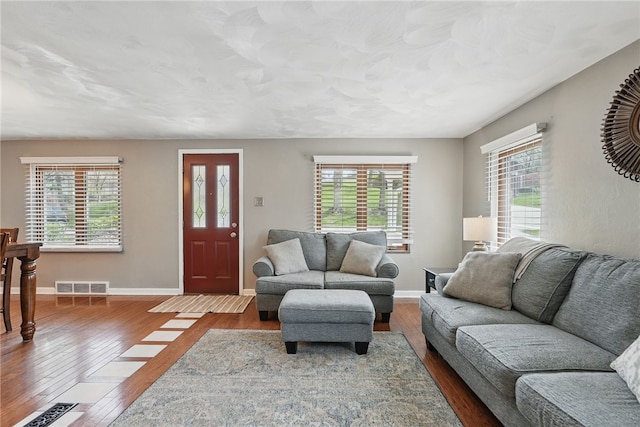 1072 Greenlawn Dr, Green Tree, PA 15220 - photo 4