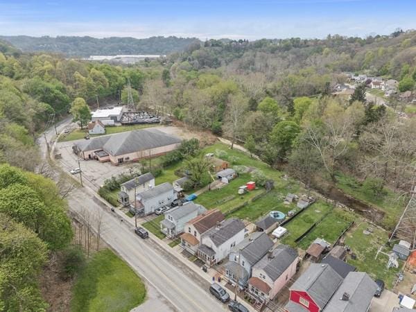 bird's eye view with a wooded view