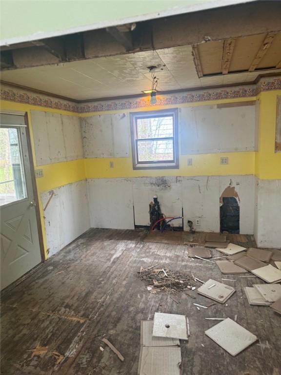 1501 Stewart St, New Kensington, PA 15068 - interior space with plenty of natural light and wood finished floors