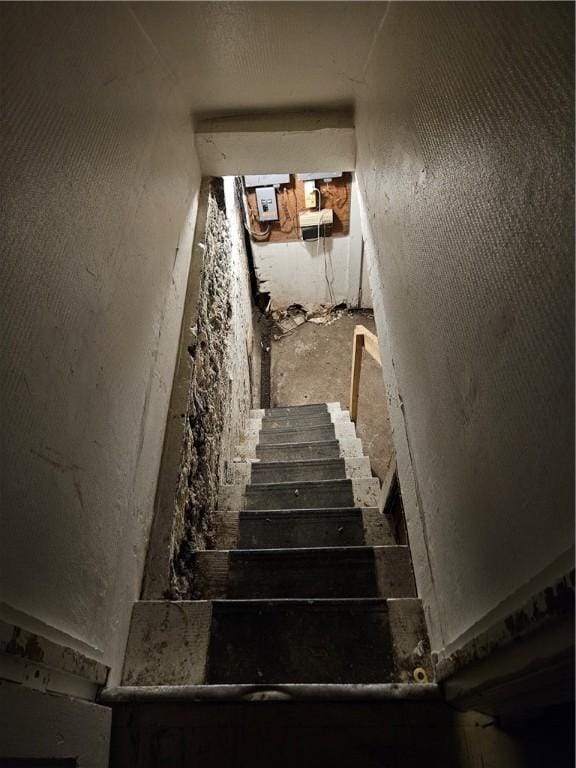 802 10th St, Stowe Twp, PA 15136 - view of stairway