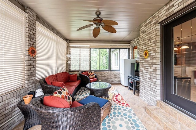 sunroom featuring an outdoor hangout area and a ceiling fan