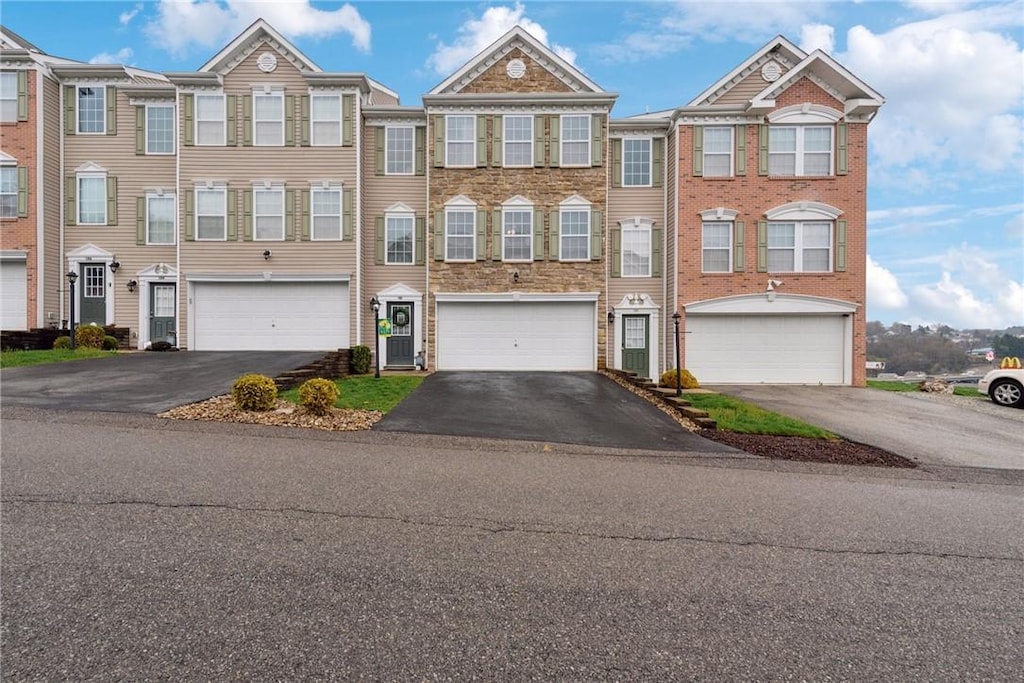 102 Alderwood Dr S, Greensburg Boro, PA 15601 - photo 1