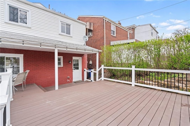 814 Greenfield Ave, Greenfield, PA 15217 - view of wooden terrace