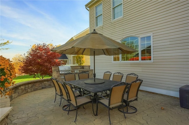 404 Plum Ct, Cranberry Twp, PA 16066 - view of patio / terrace featuring outdoor dining space