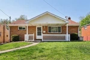 view of front of house featuring a porch and a front yard