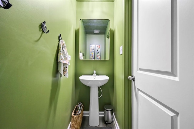 167 Alta Vista Dr, Imperial, PA 15126 - bathroom featuring baseboards