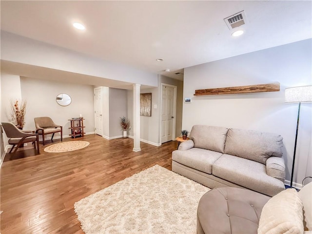 living area featuring recessed lighting, visible vents, wood finished floors, and baseboards