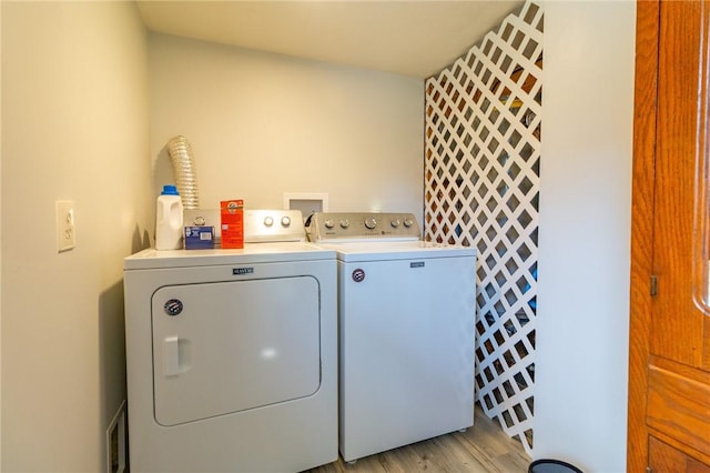 2939 Perry Hwy, Perry Twp Mer, PA 16130 - laundry room featuring washing machine and clothes dryer, light wood-style flooring, and laundry area