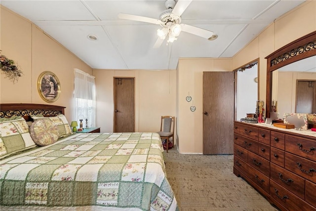 carpeted bedroom featuring a ceiling fan