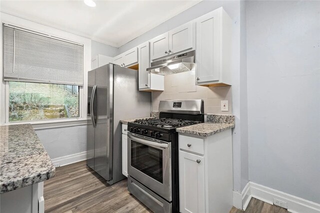 242-244 Shaler St, Mt Washington, PA 15211 - kitchen with decorative backsplash, stainless steel appliances, baseboards, under cabinet range hood, and wood finished floors