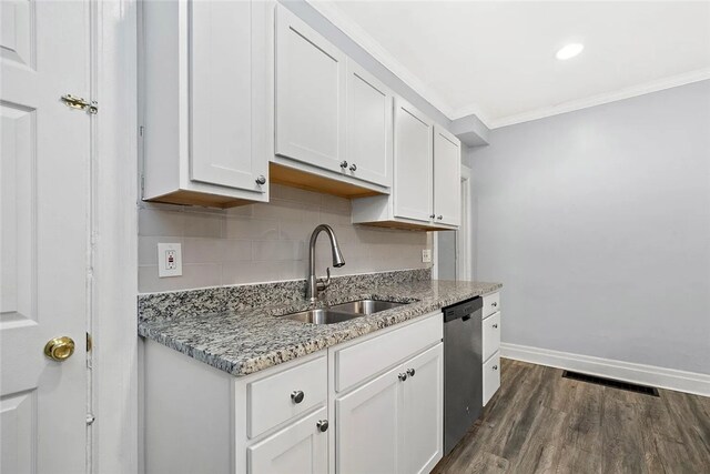 242-244 Shaler St, Mt Washington, PA 15211 - kitchen featuring stainless steel dishwasher, crown molding, a sink, visible vents, and dark wood-style flooring