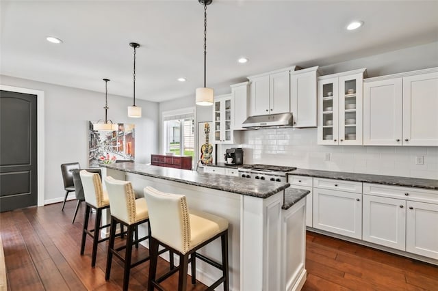 331 Boundary St, Sewickley, PA 15143 - kitchen featuring range, under cabinet range hood, backsplash, white cabinetry, and a center island