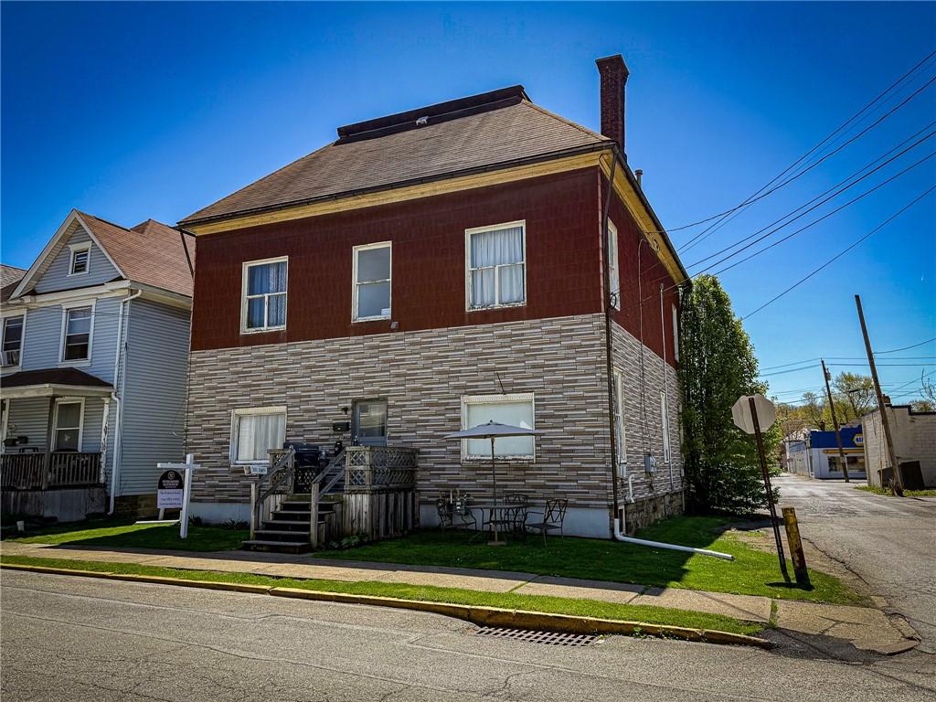 423 New Castle St, City Of But Nw, PA 16001 - photo 1
