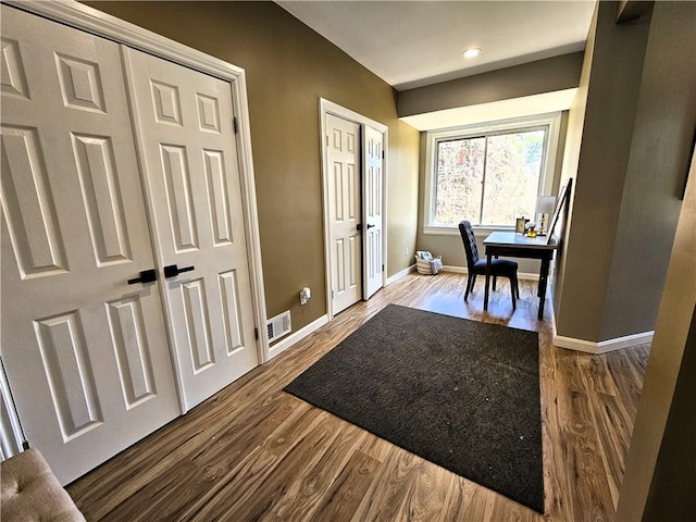 foyer entrance featuring recessed lighting, baseboards, visible vents, and dark wood-type flooring