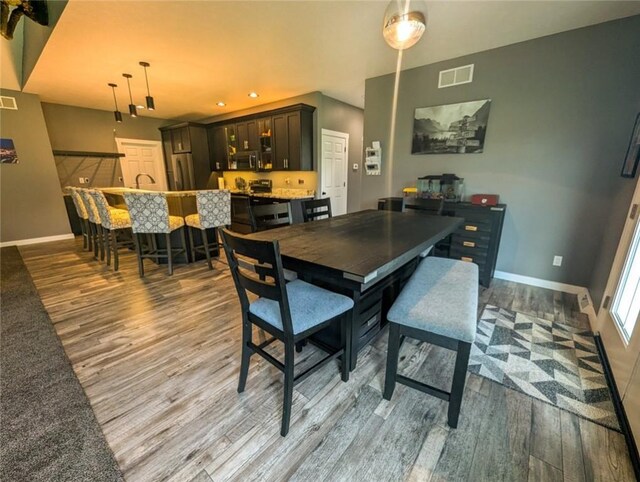 109 Brianna Ln, Oakland Twp, PA 16025 - dining area featuring recessed lighting, visible vents, wood finished floors, and baseboards