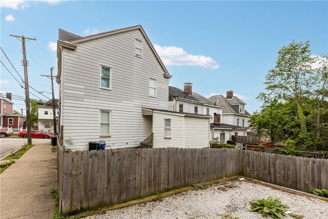 17 Lelia St, Mt Washington, PA 15211 - back of property with fence and a residential view