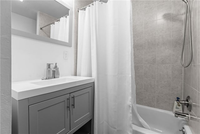 17 Lelia St, Mt Washington, PA 15211 - bathroom featuring shower / bath combo with shower curtain and vanity