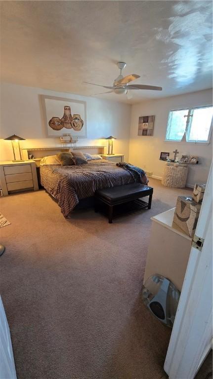 carpeted bedroom featuring a ceiling fan
