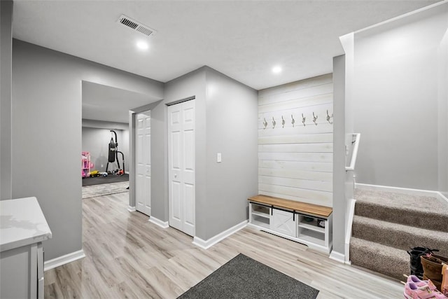 mudroom featuring visible vents, recessed lighting, light wood finished floors, and baseboards