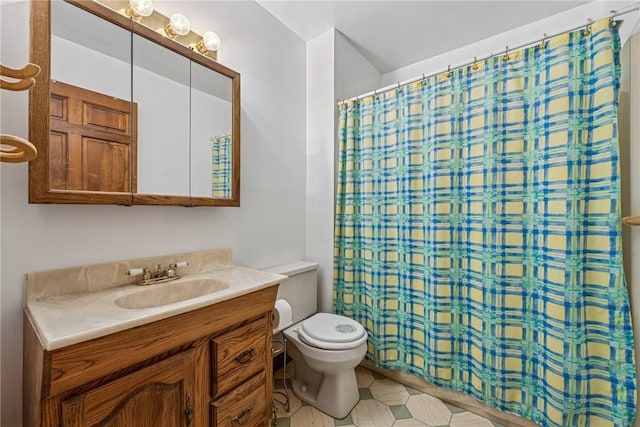 full bathroom with vanity, toilet, and a shower with shower curtain