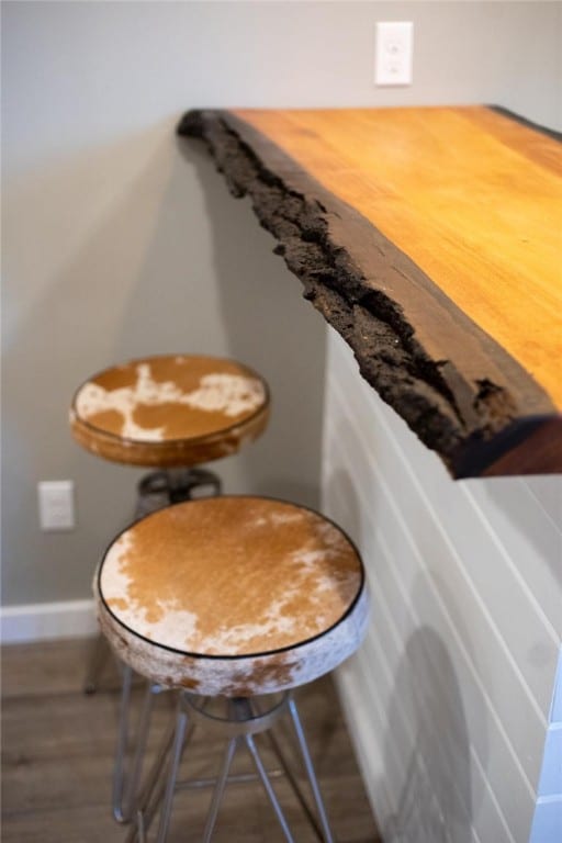 3052 Phelan Way, Polish Hill, PA 15219 - details featuring a dry bar, wood finished floors, and baseboards