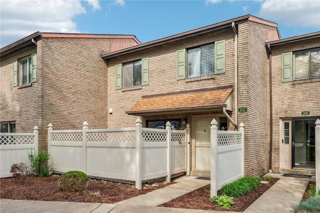 townhome / multi-family property with fence