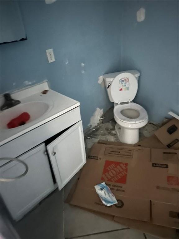 10 Welsh Way S, Side, PA 15203 - half bathroom with toilet and vanity