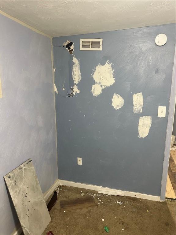 10 Welsh Way S, Side, PA 15203 - unfurnished room featuring visible vents and baseboards