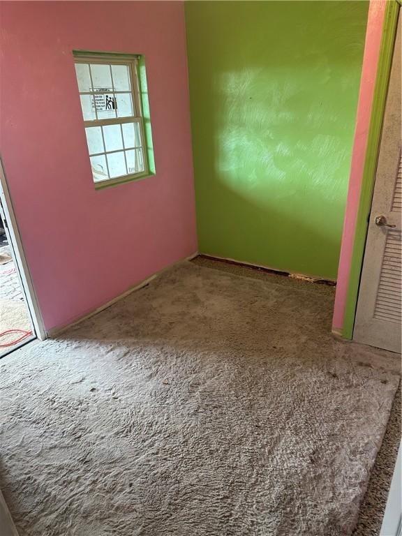 10 Welsh Way S, Side, PA 15203 - empty room with carpet flooring