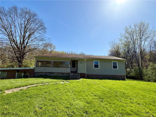manufactured / mobile home with entry steps and a front lawn