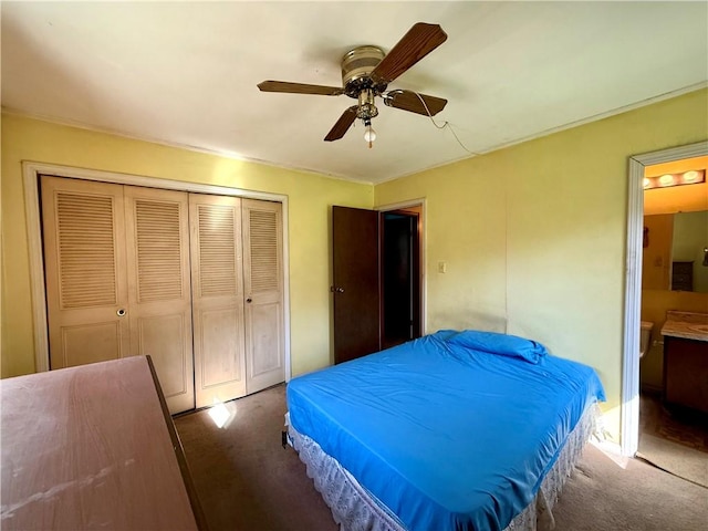 bedroom featuring carpet, connected bathroom, a ceiling fan, and a closet