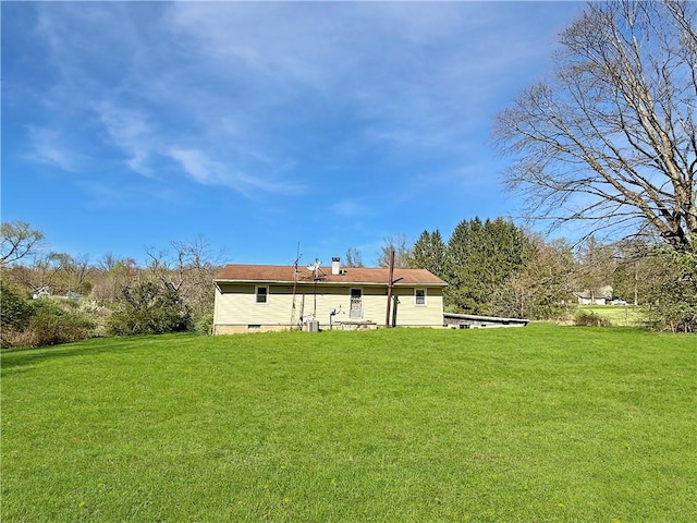 1025 S Lake Rd, Pa, PA 16137 - back of property with a yard
