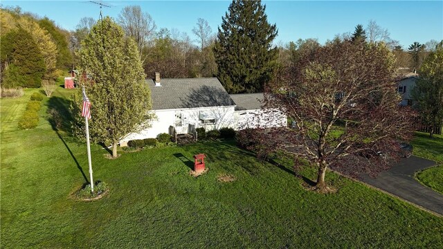 318 Hamburg Rd, Hempfield Twp Mer, PA 16125 - view of front of property with a front lawn