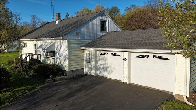 318 Hamburg Rd, Hempfield Twp Mer, PA 16125 - view of garage