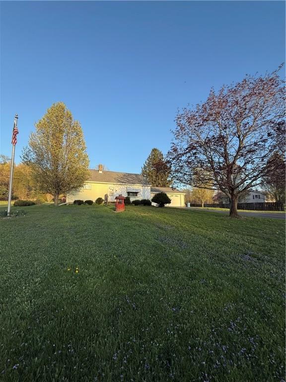 318 Hamburg Rd, Hempfield Twp Mer, PA 16125 - view of yard