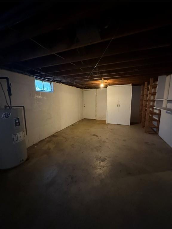 318 Hamburg Rd, Hempfield Twp Mer, PA 16125 - below grade area with water heater