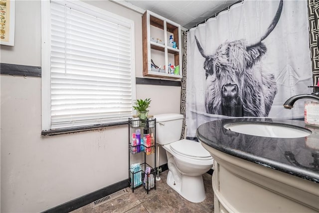 337 Whitestown Rd, Twp Of But Nw, PA 16001 - bathroom featuring visible vents, toilet, baseboards, and a sink