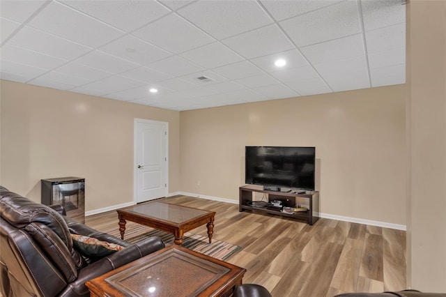 living room with visible vents, baseboards, recessed lighting, wood finished floors, and a paneled ceiling