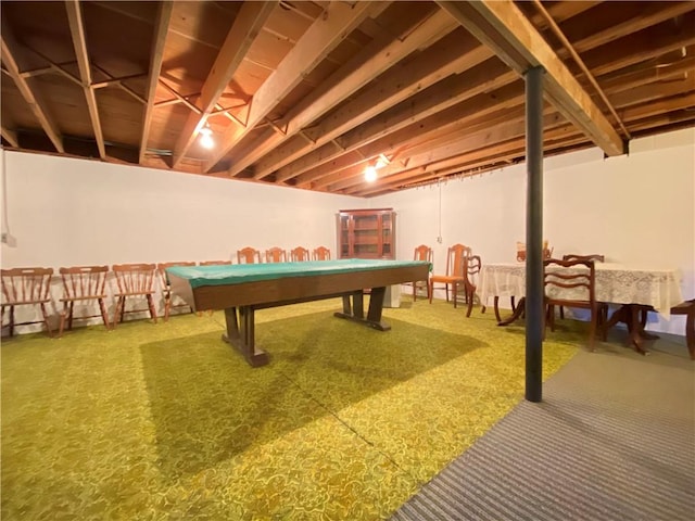 playroom with carpet and billiards